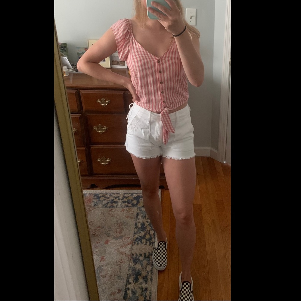 White American Eagle shorts